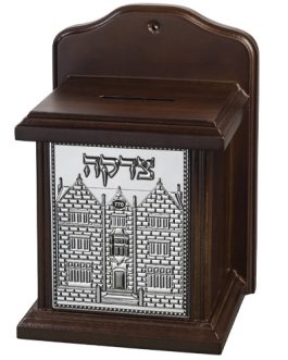 קופת צדקה עץ מהגוני מהודרת עם פלקטה 18 ס"מ